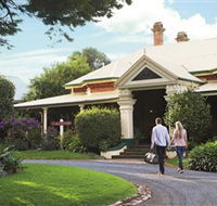 Historical Walk Through Russell Street - Accommodation Whitsundays