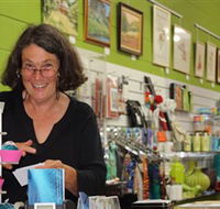 Artists on Parade Art Gallery - Accommodation Whitsundays