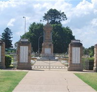 Warwick War Memorial and Gates - Accommodation Whitsundays