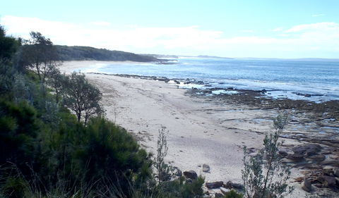 Monument Beach Picnic Area - Accommodation Whitsundays 0