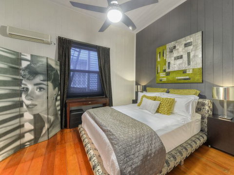 One Thornbury Boutique Bed And Breakfast - Accommodation Whitsundays 3