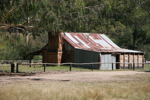 Australis 4WD Adventures - Accommodation Whitsundays 2