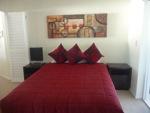 Oscar On Main - Accommodation Whitsundays 15