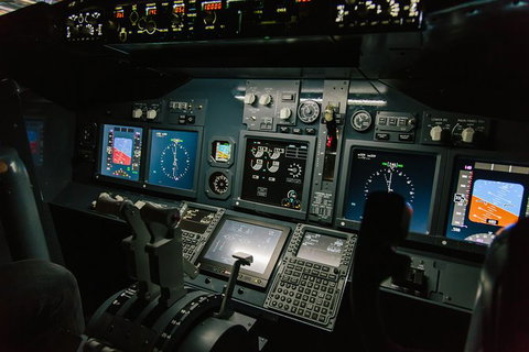 Airliner-737 - 60 MINS - Flight Simulator Experience - Accommodation Whitsundays 1