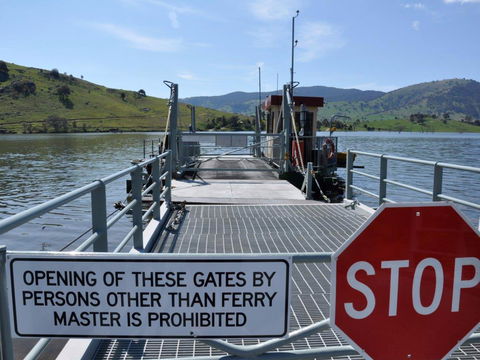 Wymah Ferry - Accommodation Whitsundays 0