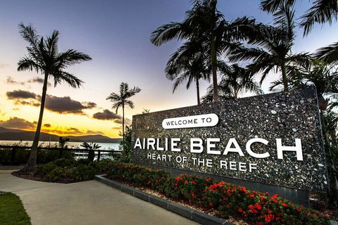 Shared Arrival Transfer: Proserpine Airport To Airlie Beach & Surrounds - Accommodation Whitsundays 2