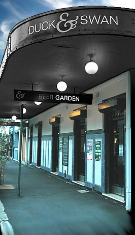 Duck & Swan Hotel - Accommodation Whitsundays 0