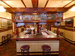 Fortune Of War Hotel - Accommodation Whitsundays 0