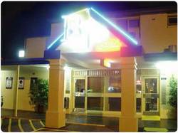 Brown Jug Hotel - Accommodation Whitsundays 0