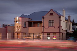 Cross Keys Hotel - Accommodation Whitsundays 0