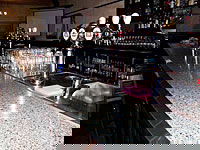 De Biers Lounge Bar - Accommodation Whitsundays 1