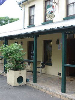 Bird In Hand Inn - Accommodation Whitsundays 1