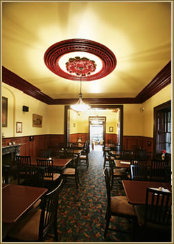 Macquarie Arms Hotel - Accommodation Whitsundays 2