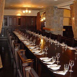 De Biers Lounge Bar - Accommodation Whitsundays 3