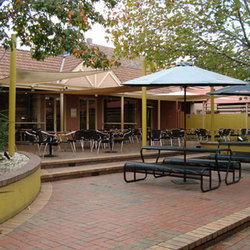 Deer Park Hotel - Accommodation Whitsundays 3