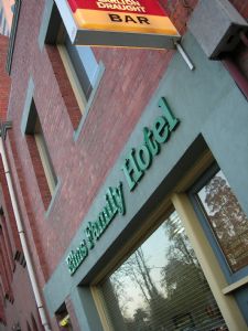 Elms Family Hotel - Accommodation Whitsundays 0