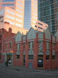 Elms Family Hotel - Accommodation Whitsundays 1