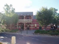 Alpine Hotel - Accommodation Whitsundays 0