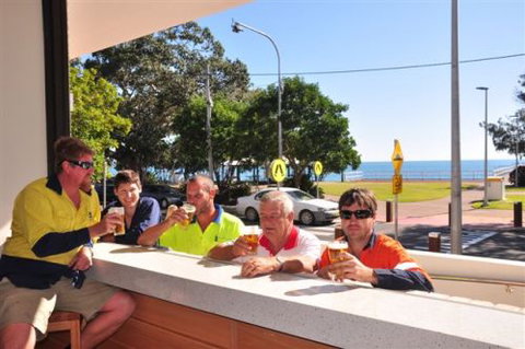 Beach House Hotel - Accommodation Whitsundays 2