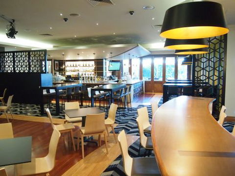 The Grovedale Hotel - Accommodation Whitsundays 2