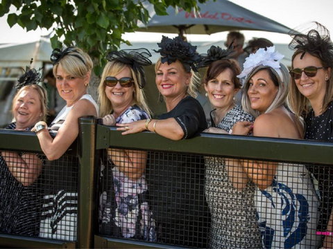 Foodies Race Day And Night Markets - Accommodation Whitsundays 2