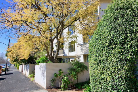 Apartments On Lygon - Accommodation Whitsundays 3