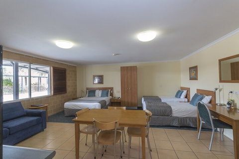 Windmill Motel And Events Centre - Accommodation Whitsundays 7