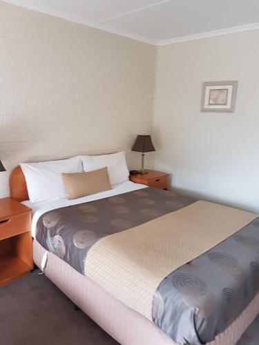 Econo Lodge Hacienda Motel Geelong - Accommodation Whitsundays 4