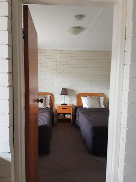 Econo Lodge Hacienda Motel Geelong - Accommodation Whitsundays 6