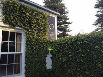 Oscars Waterfront Boutique Hotel - Accommodation Whitsundays 1
