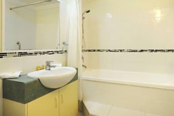 At Whitsunday Vista Holiday Apartments - Accommodation Whitsundays 3