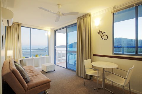 At Whitsunday Vista Holiday Apartments - Accommodation Whitsundays 6