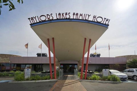 Quality Hotel Taylors Lakes - Accommodation Whitsundays 1