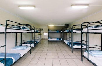Beaches Backpackers Airlie Beach - Hostel - Accommodation Whitsundays 2