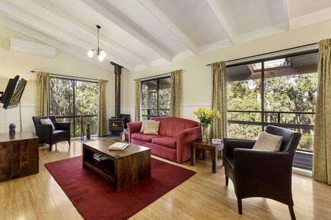Countrywide Cottages - Accommodation Whitsundays 2