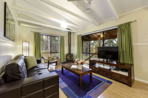 Countrywide Cottages - Accommodation Whitsundays 3