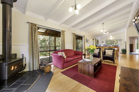 Countrywide Cottages - Accommodation Whitsundays 5