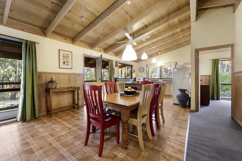 Countrywide Cottages - Accommodation Whitsundays 7