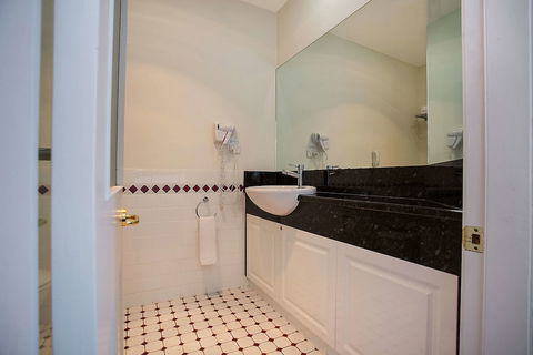 Quality Hotel Bentinck - Accommodation Whitsundays 6