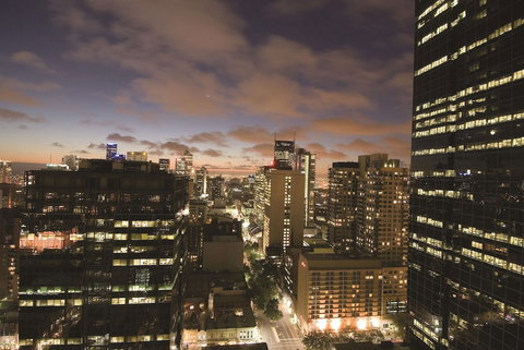 Oaks Melbourne On Lonsdale Suites - Accommodation Whitsundays 0