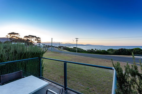 Beachfront At Bicheno - Accommodation Whitsundays 4