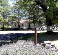 Moore Park Inn - Accommodation Whitsundays