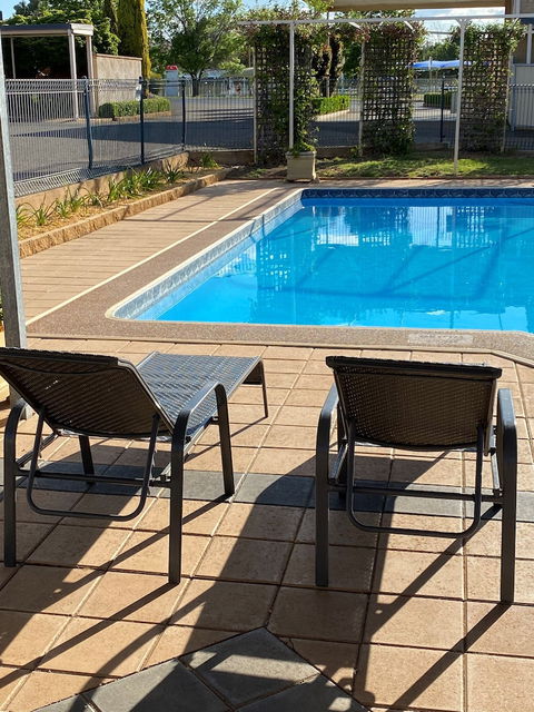 Country Gardens Motel - Accommodation Whitsundays 2