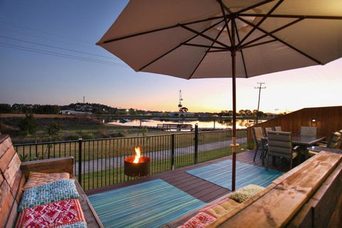 Lakeside Deck House - Accommodation Whitsundays 1