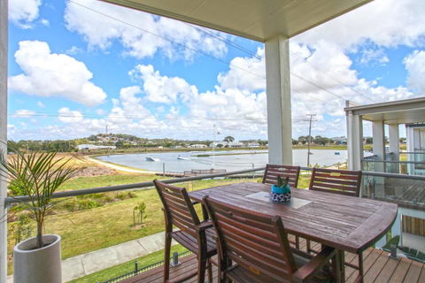 Lakeside Deck House - Accommodation Whitsundays 5