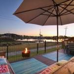 Lakeside Deck House - Accommodation Whitsundays 0