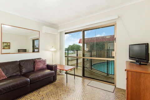 Beachfront Studio & Private Pool - Accommodation Whitsundays 3