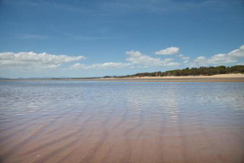 City Beach Holiday House - Accommodation Whitsundays 4