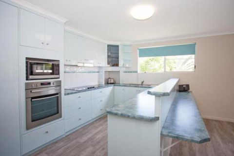 City Beach Holiday House - Accommodation Whitsundays 3