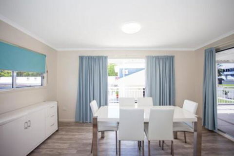 City Beach Holiday House - Accommodation Whitsundays 1